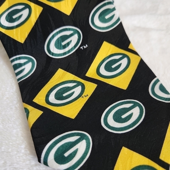 Green Bay Packers WI NFL Football Black Yellow Green White Silk Necktie - Picture 4 of 10